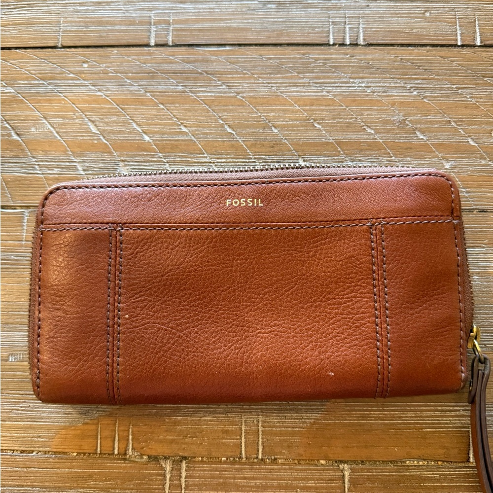 Fossil NWT Cognac Leather Zip Wallet